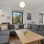 Three-bedroom In Holiday home