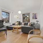 Three-bedroom In Holiday home Hojer