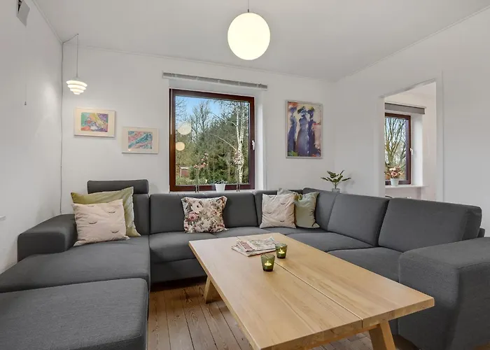 Three-bedroom In Feriehus