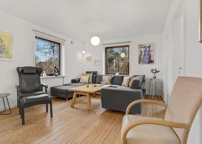 Three-bedroom In Feriehus Højer