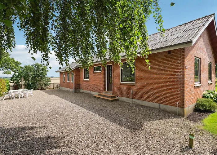 Three-bedroom In Feriehus